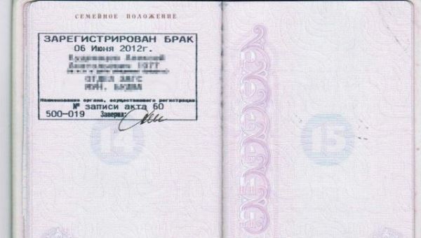 Жил с простым паспортом, живу и буду жить с простым паспортом!!!!! мне плевать, что эти черти придумали.........